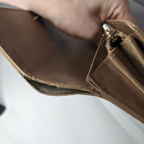 Authentic Louis Vuitton Noisette monogram Vernis Sarah wallet - Picture 14 of 16